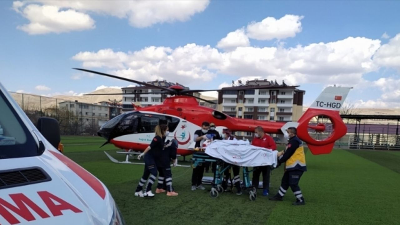 Ambulans helikopter kazada yaralanan sürücü için havalandı