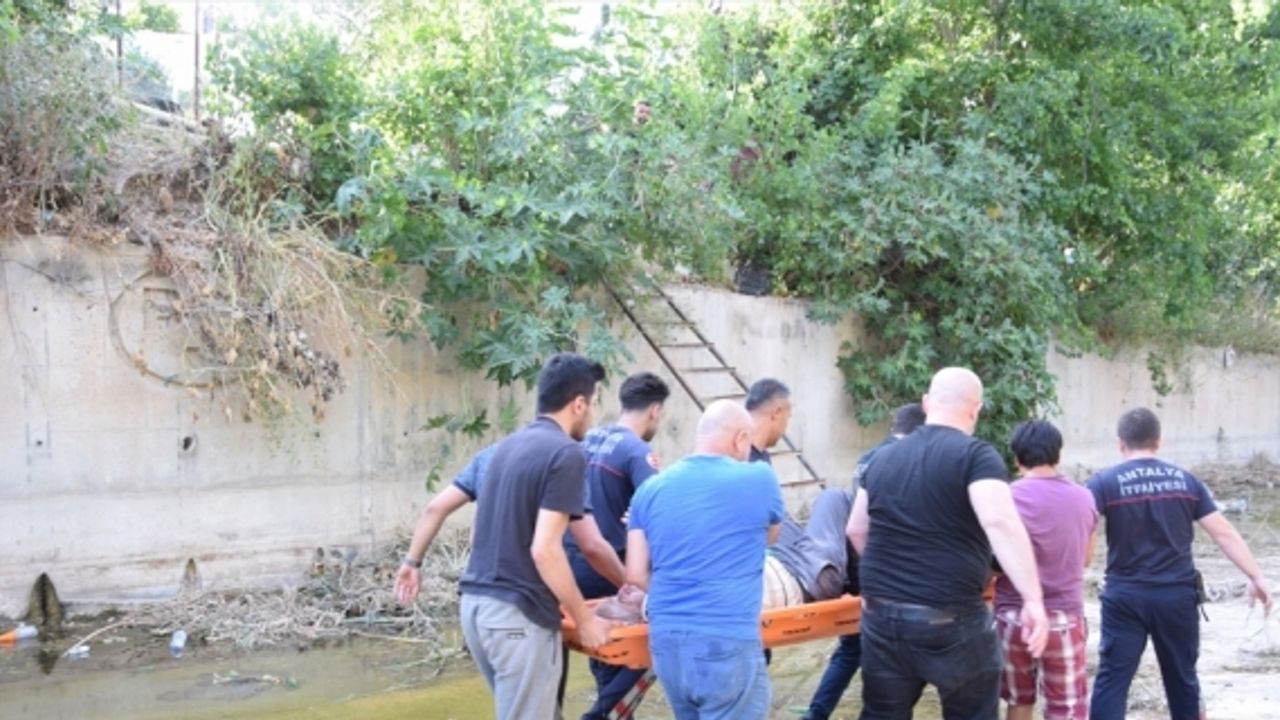 Antalya'da dere yatağına düşen kişi yaralandı