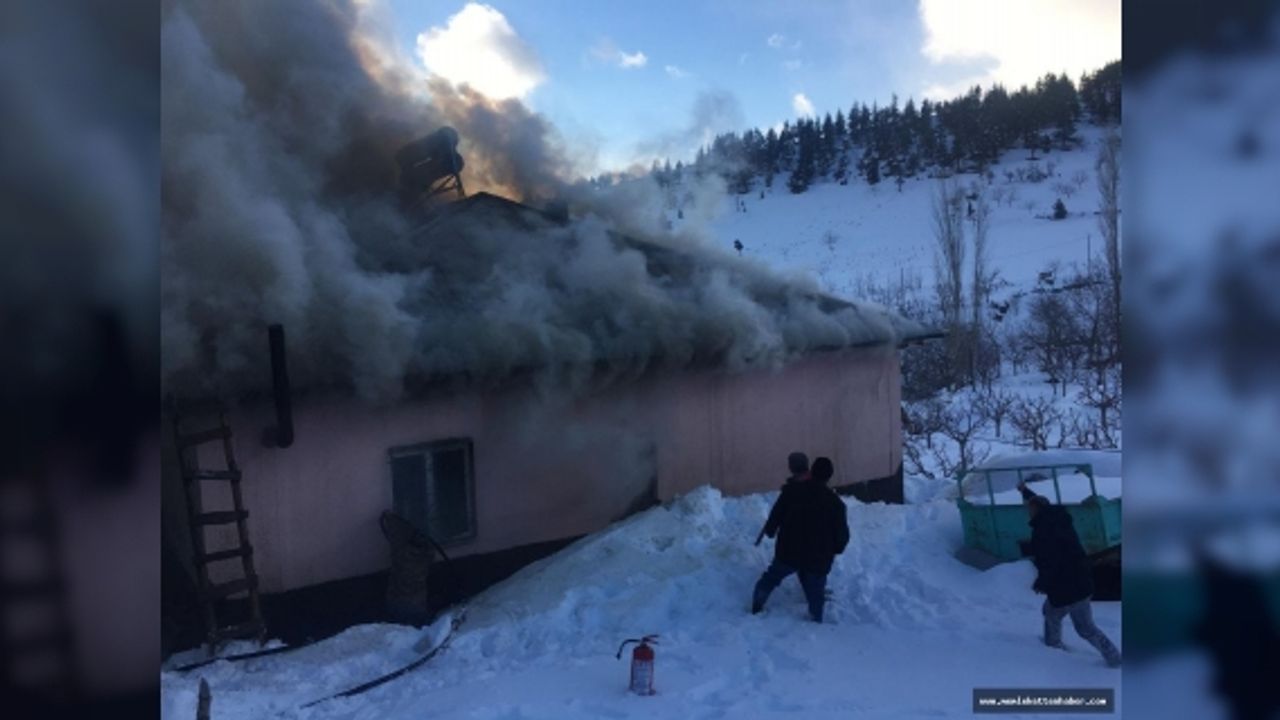 Sobadan çıkan kıvılcım evi kül etti 