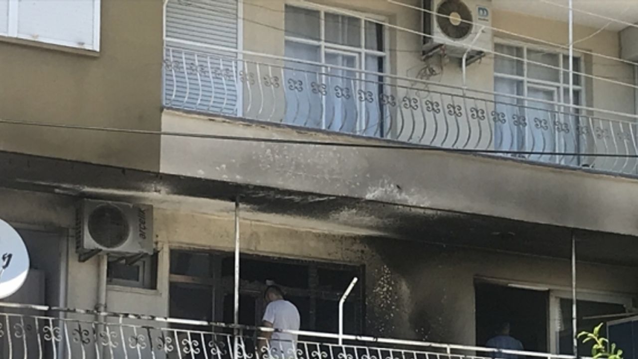 Antalya'da yangın çıkan ev kullanılamaz hale geldi