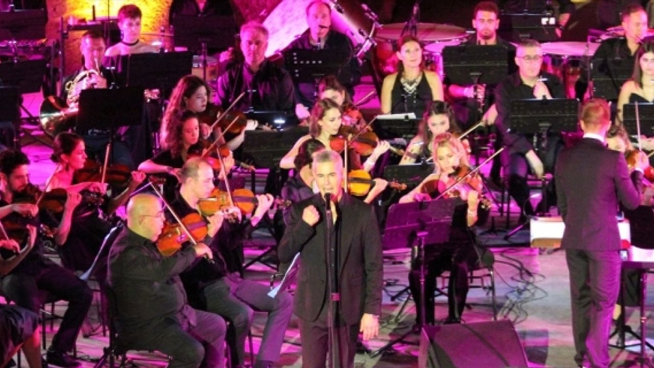 İtalyan tenor Alessandro Safina, Antalya'da konser verdi