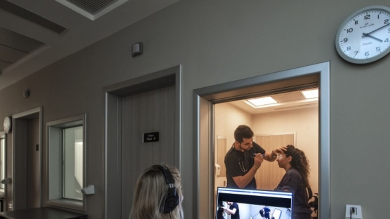 Koç Üniversitesi Hemşirelik Fakültesi, uluslararası programla öğrencilerine dünyanın kapılarını açıyor