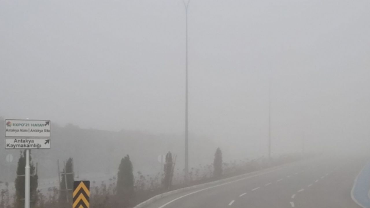 Hatay'da sis nedeniyle görüş mesafesi düştü