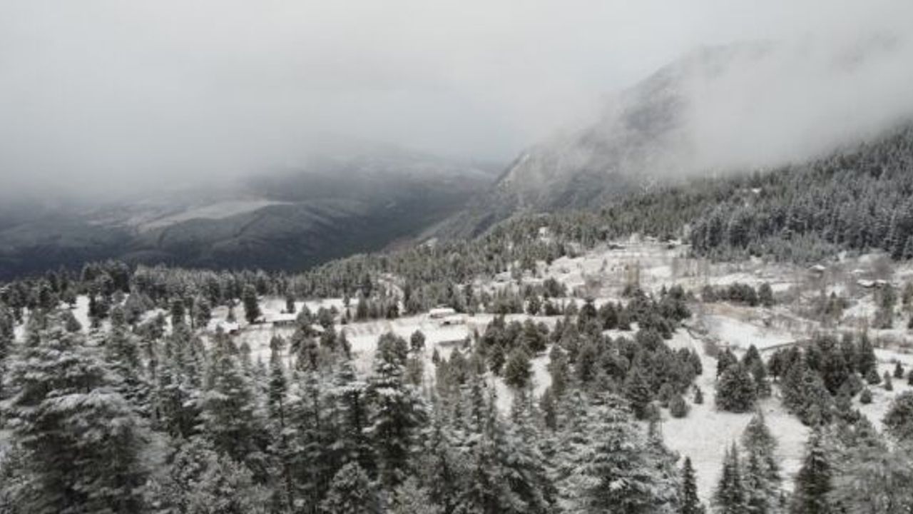 Adana'nın yüksek kesimlerinde kar yağışı etkili oldu