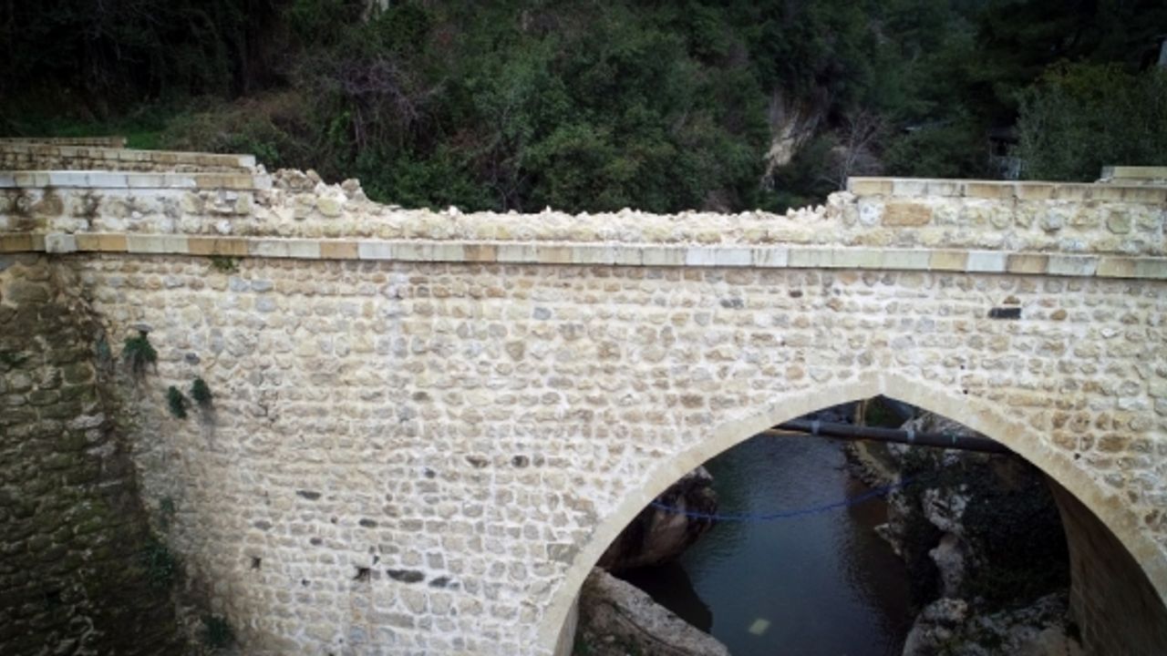 "Tarihi eserler kenti" Hatay'daki Batıayaz Köprüsü, depremler nedeniyle zarar gördü