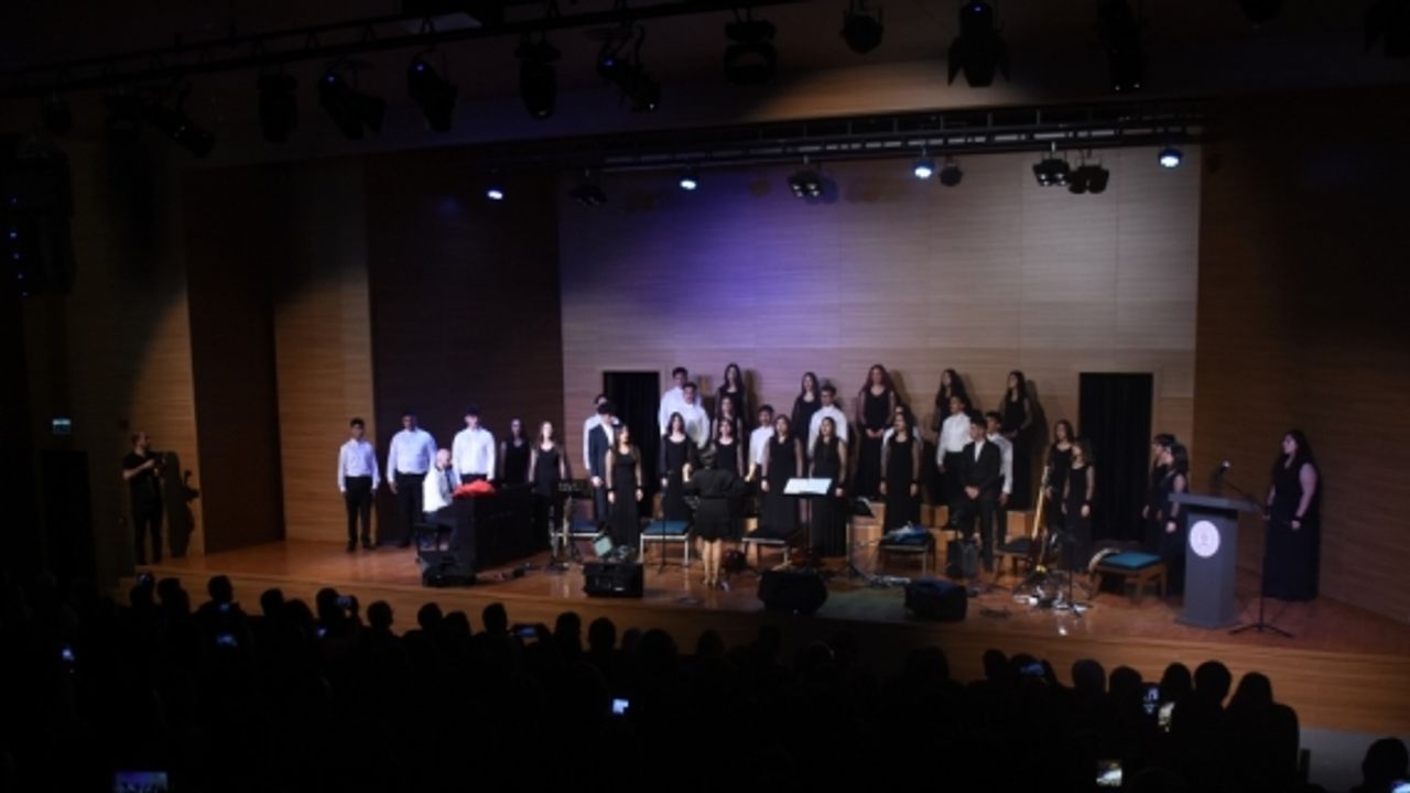 Adana'da lise öğrencilerinden "7 Ses 7 Nefes" konseri