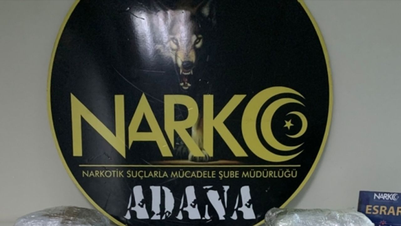 Adana'da sırt çantasında esrar bulunan zanlı tutuklandı