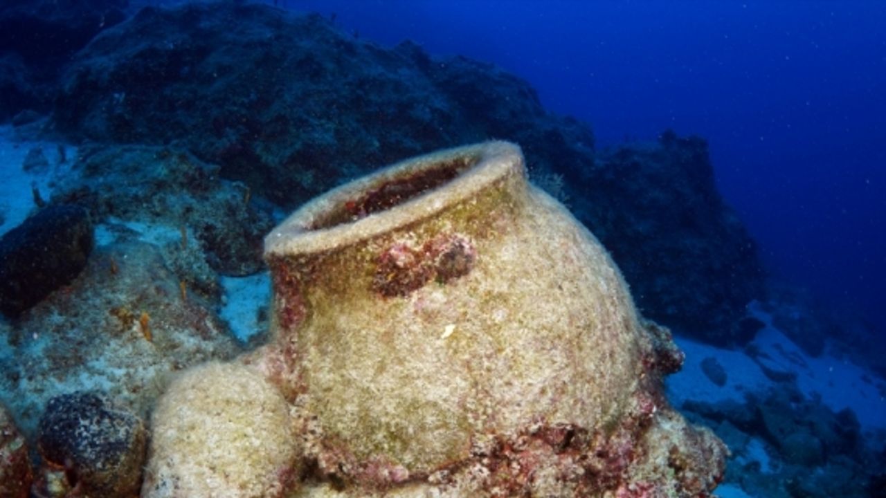Antalya kıyılarında süren arkeolojik su altı çalışmaları görüntülendi