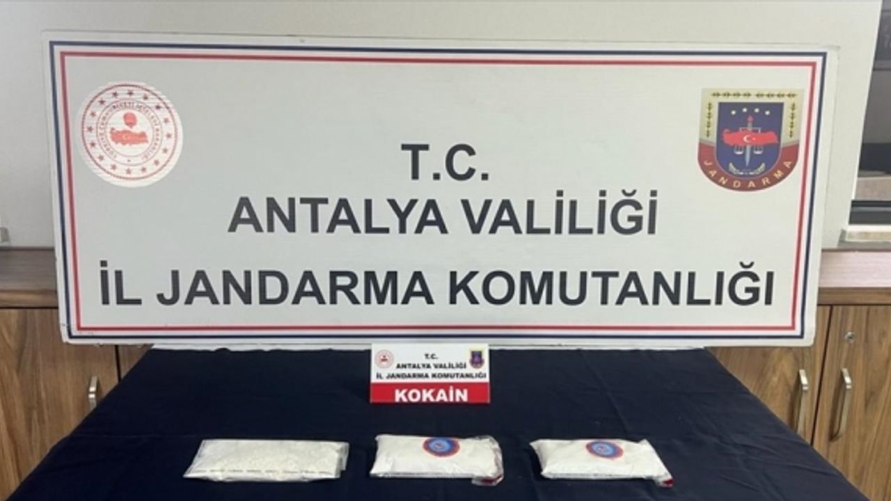 Antalya'da aracında uyuşturucu bulunan kişi gözaltına alındı
