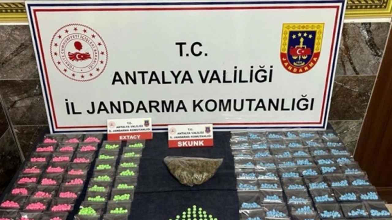 Antalya'da evinde uyuşturucu bulunduran şüpheli gözaltına alındı