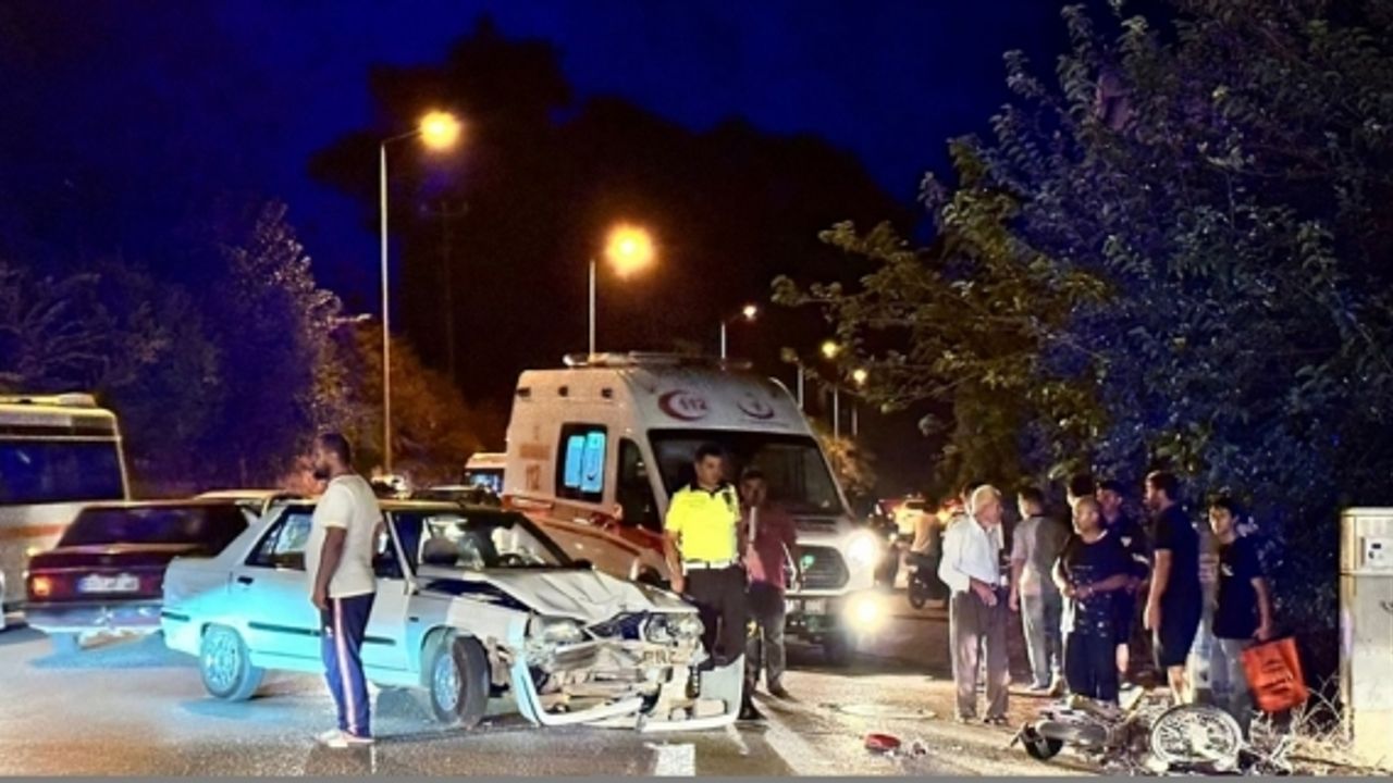 Antalya'da otomobil ile motosikletin çarpıştığı kazada 1 kişi yaralandı