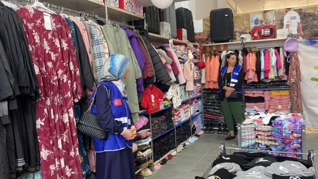 Deniz Feneri Derneği Isparta'da geçici giyim mağazası açtı