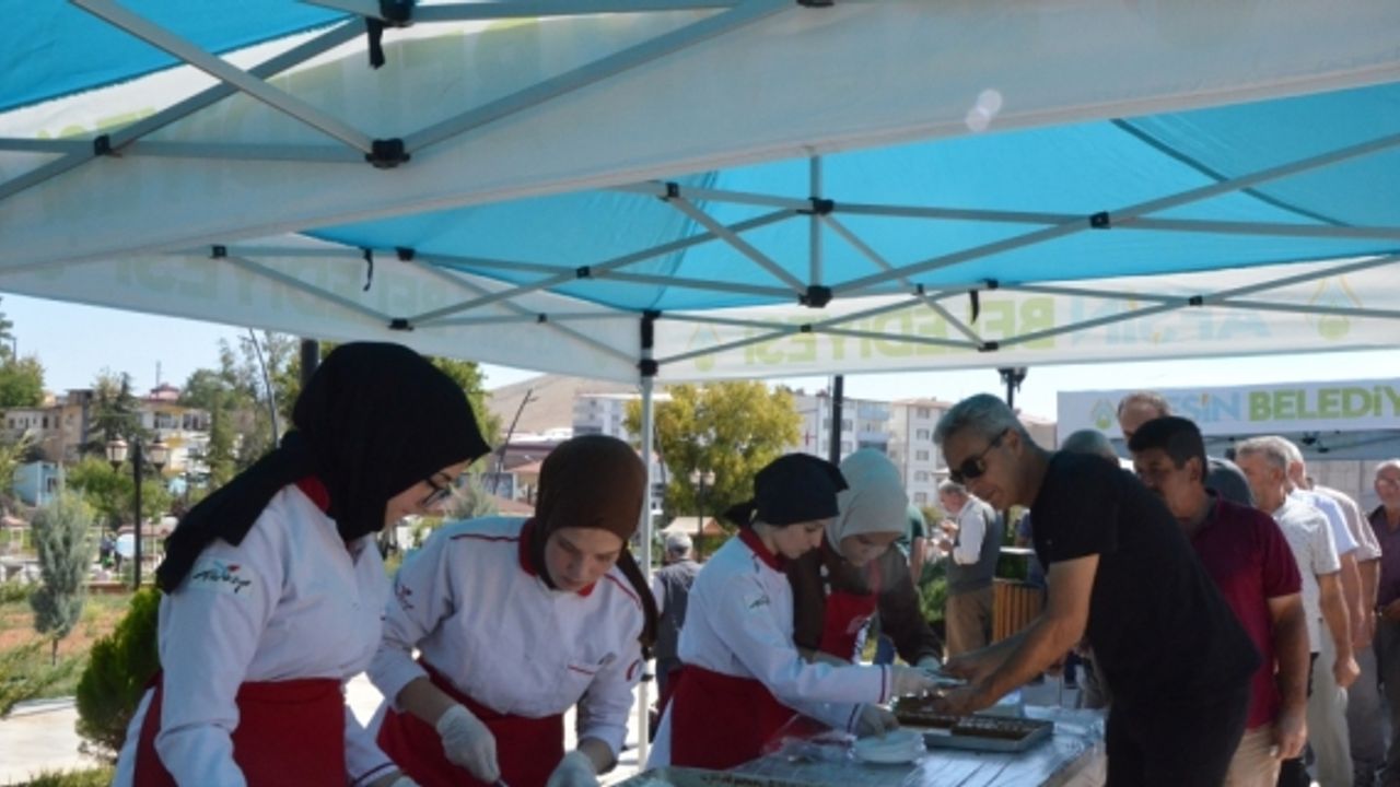 Depremde hayatını kaybeden öğretmen ve öğrenciler için mevlit okutuldu