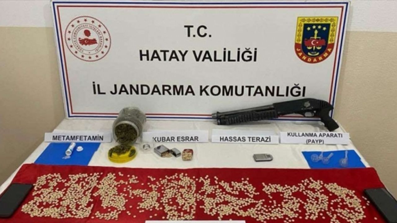 Hatay'da uyuşturucu operasyonunda yakalanan 2 zanlıdan 1'i tutuklandı