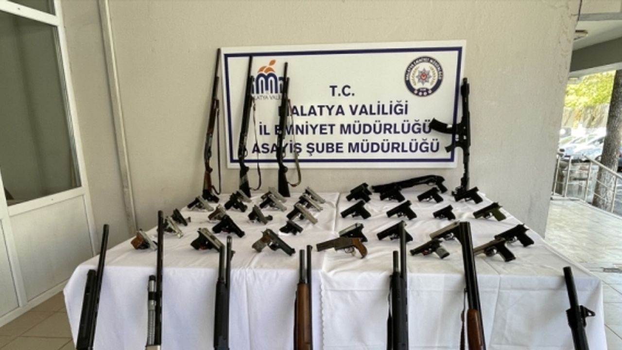 Malatya'da 12 tüfek, 35 tabanca ele geçirildi
