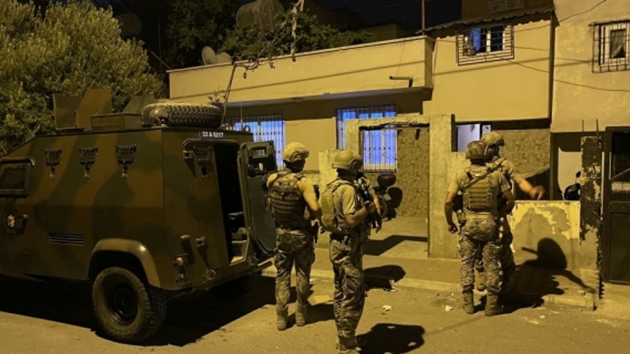 Mersin'de PKK/KCK propagandası yaptıkları iddiasıyla 12 zanlı yakalandı