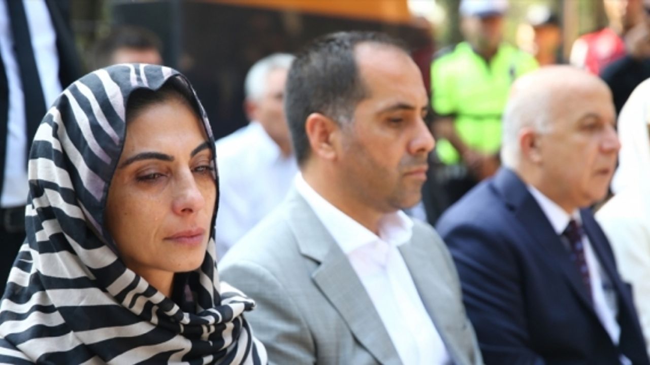 Mersin'de polisevindeki terör saldırısında şehit olan polis mezarı başında anıldı