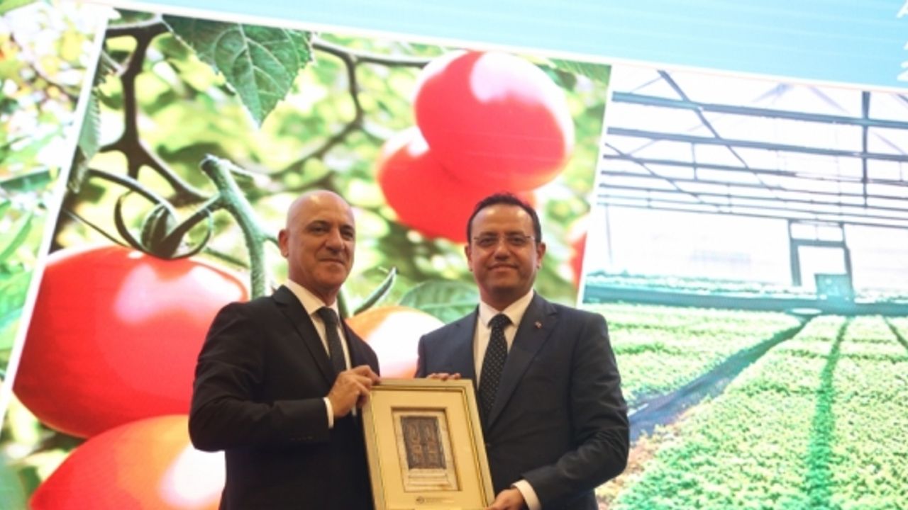 "Tarımın Kalbinden Dünyaya: Antalya Tarım Zirvesi" düzenlendi