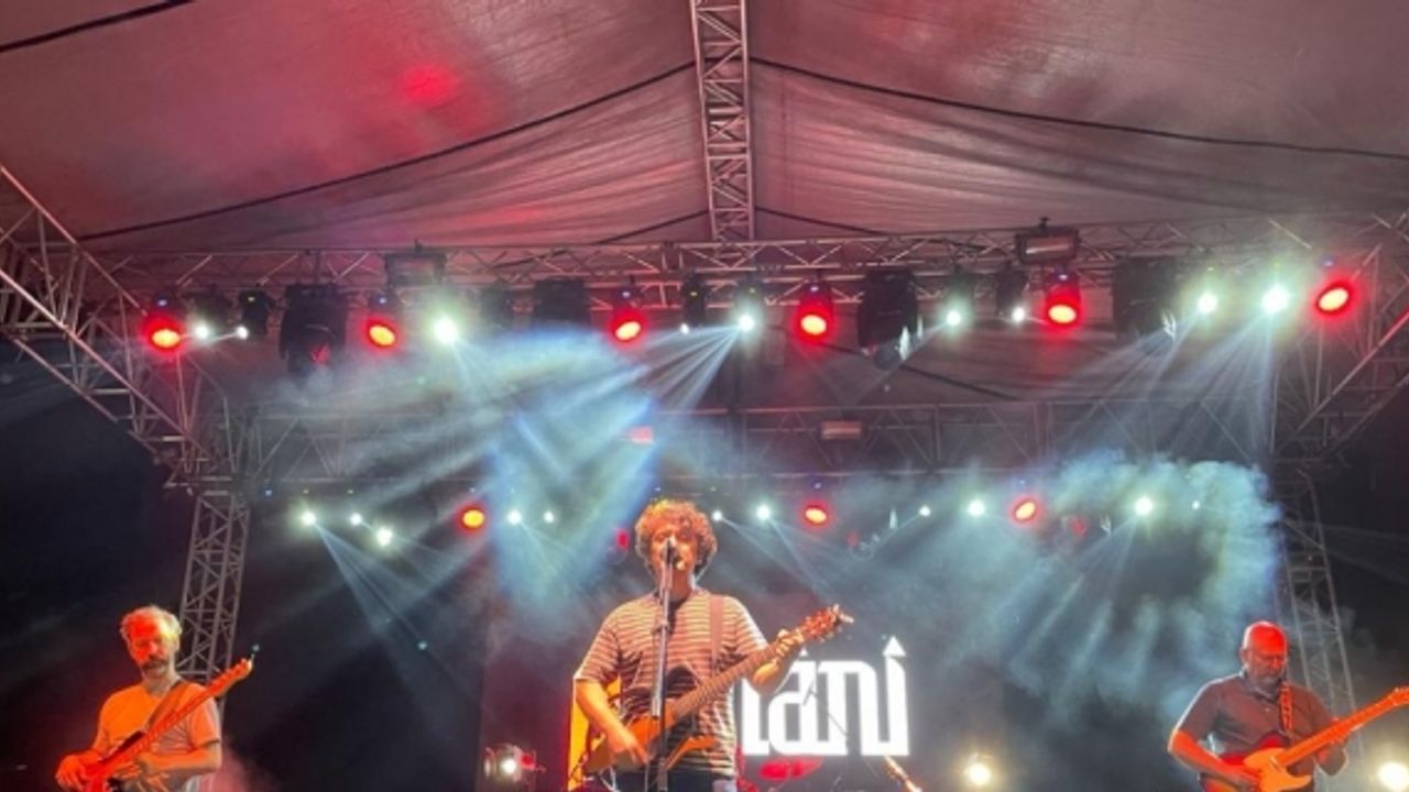 Adana'da 100. Yıl Cumhuriyet Konserleri'nde Pinhani grubu sahne aldı