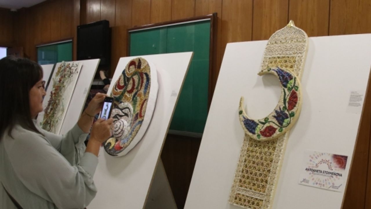 Adana'da Cumhuriyet'in 100. yılı için yapılan mozaikler sergilendi