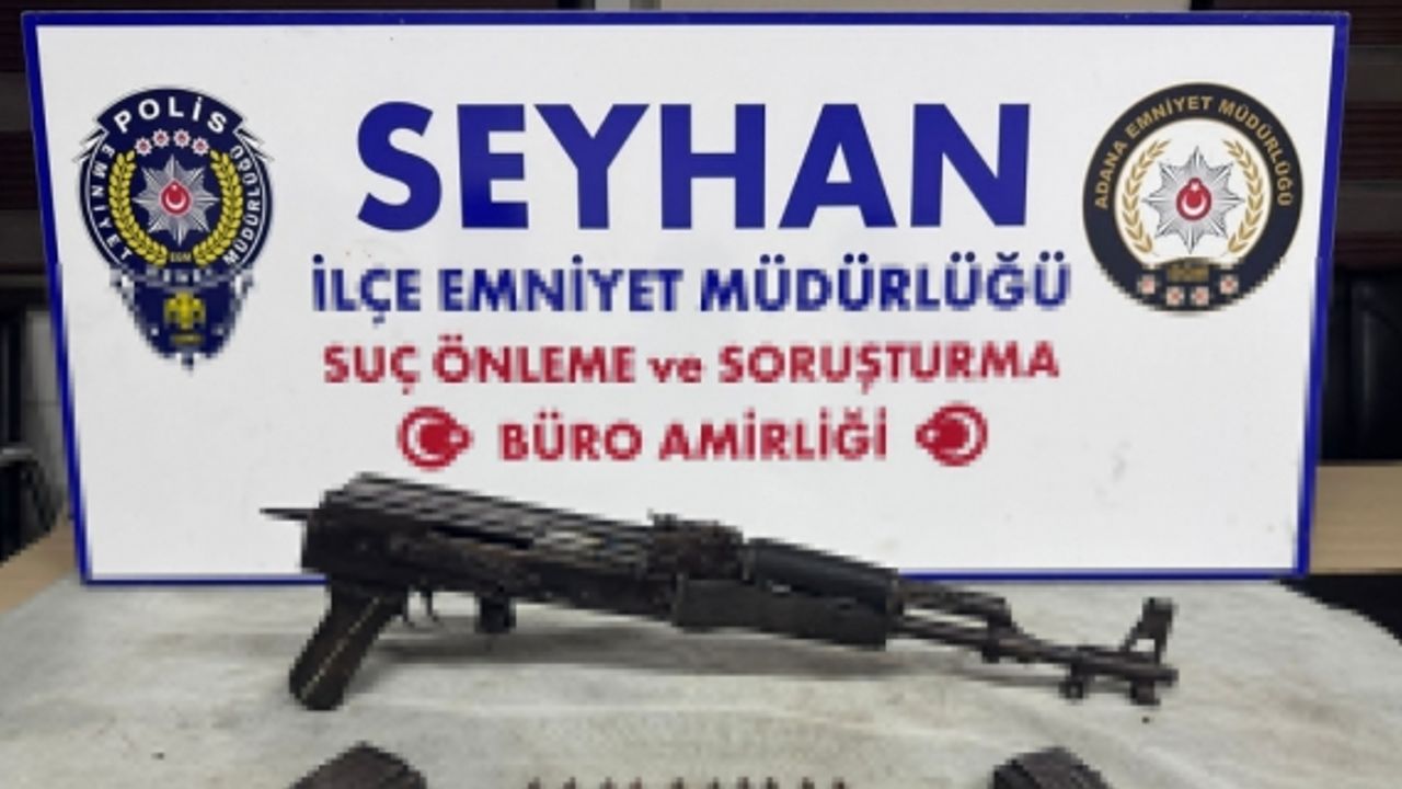 Adana'da kalaşnikof bulunan motosikletteki 2 kişi gözaltına alındı
