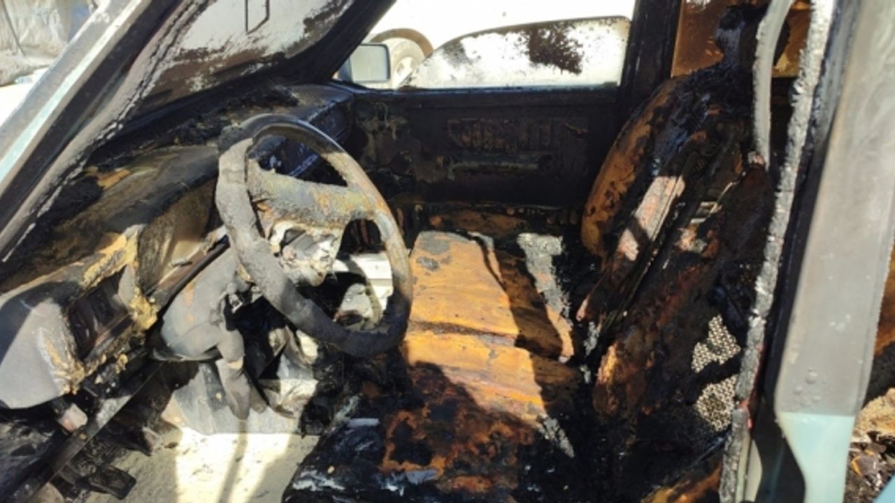 Adana'da otomobilde çıkan yangında 2'si çocuk 3 kişi yaralandı