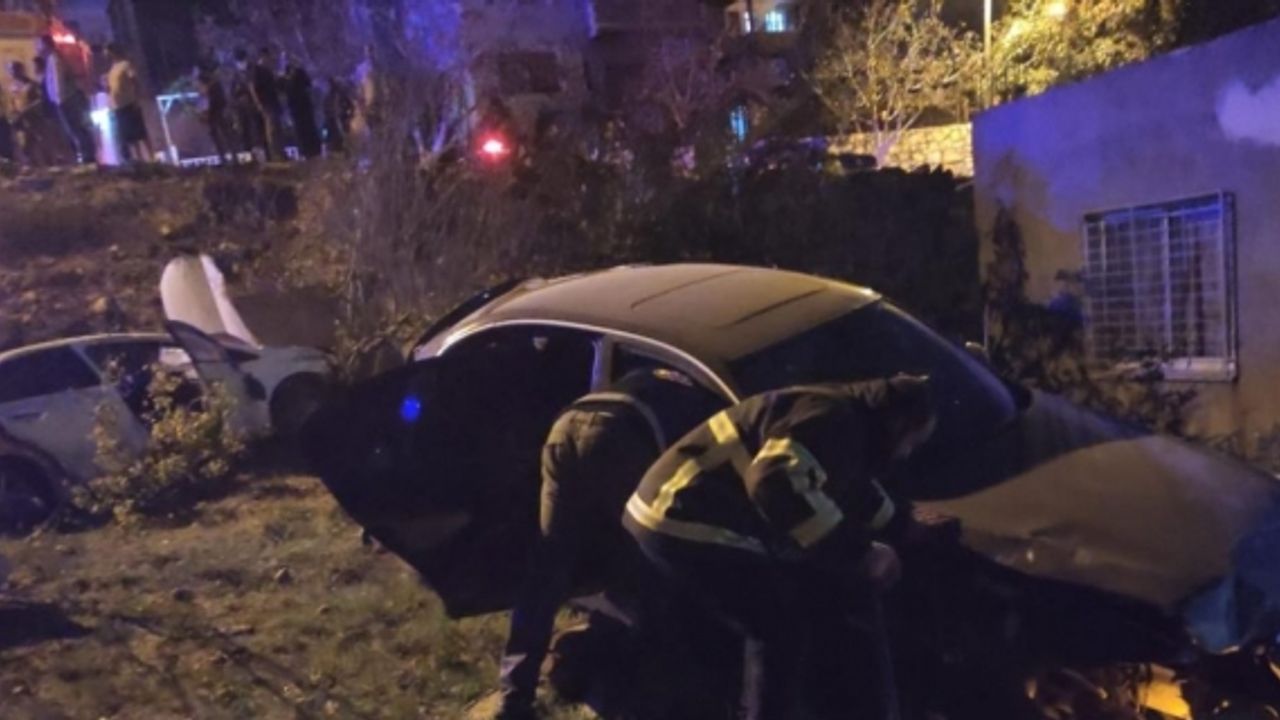 Hatay'da şarampole devrilen iki otomobildeki 6 kişi yaralandı