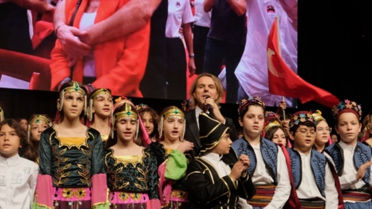 İELEV Okulları, Cumhuriyet'in 100. yılını törenle kutladı