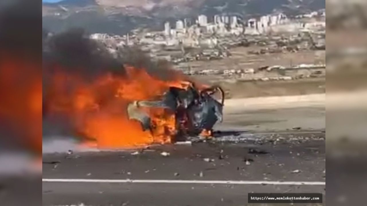 Kahramanmaraş’ta aydınlatma direğine çarpan otomobil yandı sürücüsü öldü  