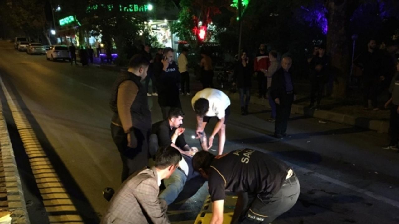 Kahramanmaraş'ta otomobilin çarptığı baba ile 2 oğlu yaralandı
