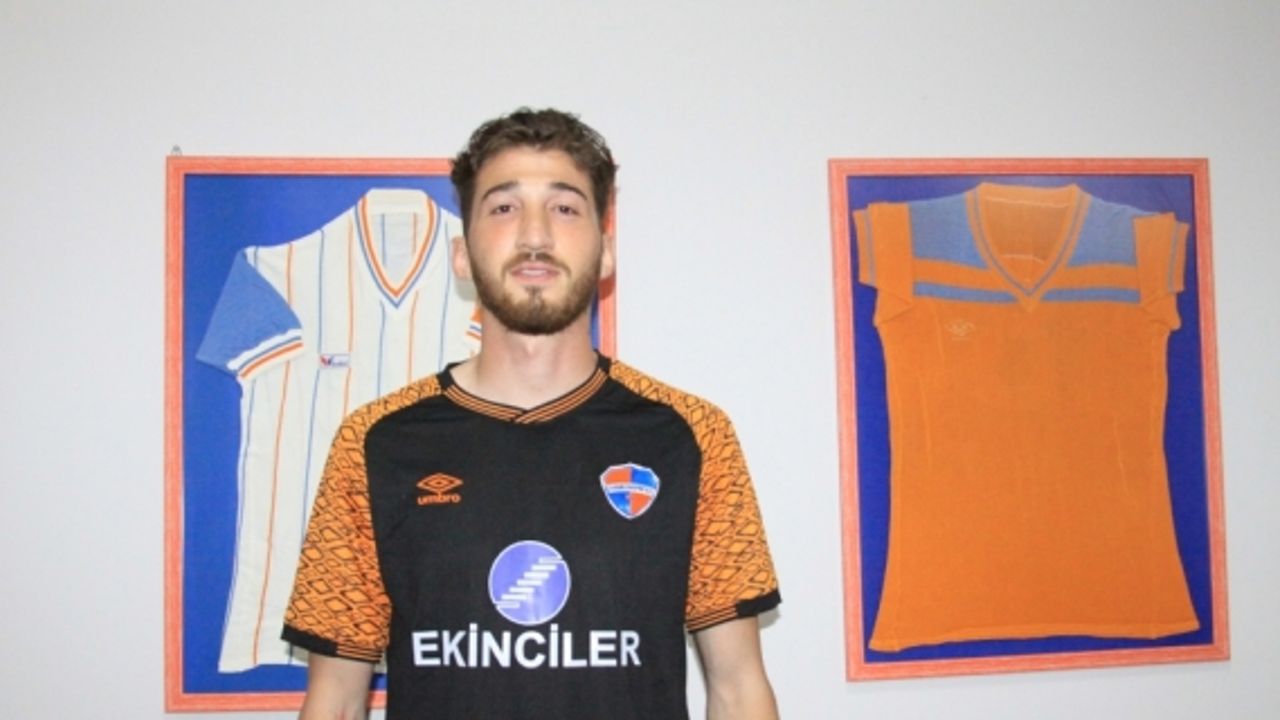Maçta dili boğazına kaçan kaleci, hakemin müdahalesiyle kurtuldu