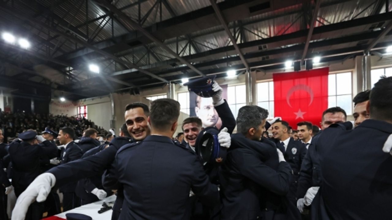 Adana'da eğitimini tamamlayan 750 polis adayı yemin etti