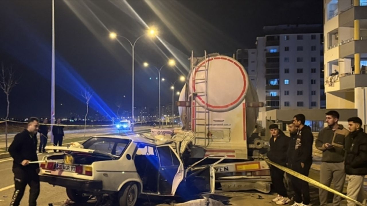 Adana'da park halindeki tıra çarpan otomobilde ölen kişinin kimliği belirlendi