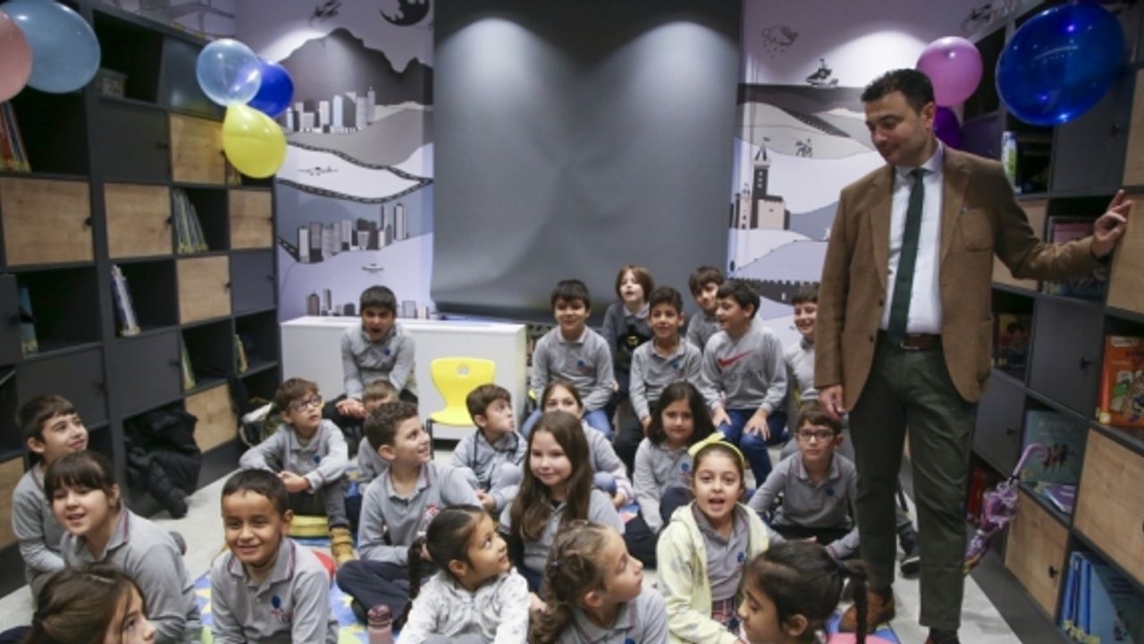 Antalya'da çocuklar yeni açılan kütüphanede eğlenerek öğreniyor