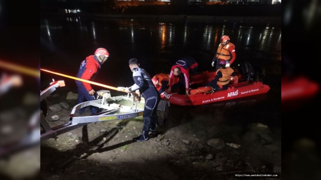 Baraj Gölüne Düşen Genç İçin Ekipler Seferber Oldu