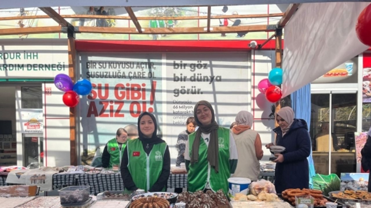 Burdur'da Gazze'ye destek için hayır çarşısı açıldı