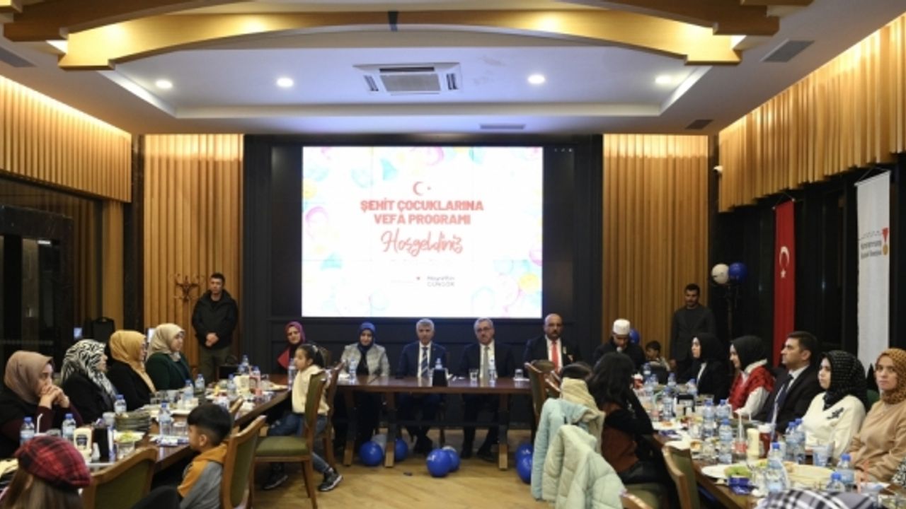 Kahramanmaraş'ta protokol üyeleri şehit çocuklarıyla buluştu