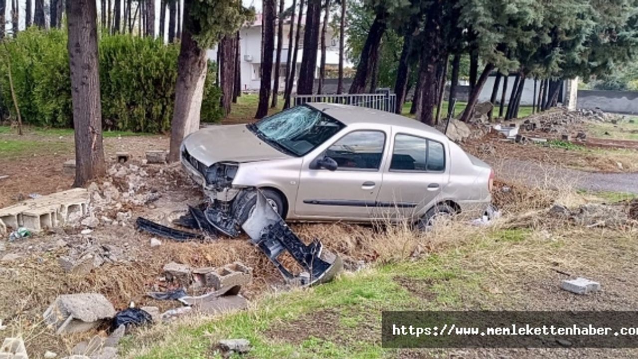 Köpeğe çarpmamak için manevra yaptı yol kenarında bekleyen çocuklara çarptı 
