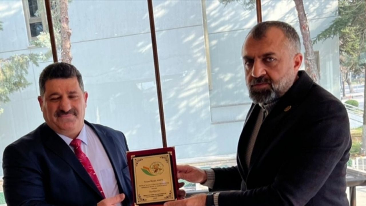 Malatya Tarım ve Hayvancılık Platformu Başkanı İhsan Akın'a teşekkür plaketi