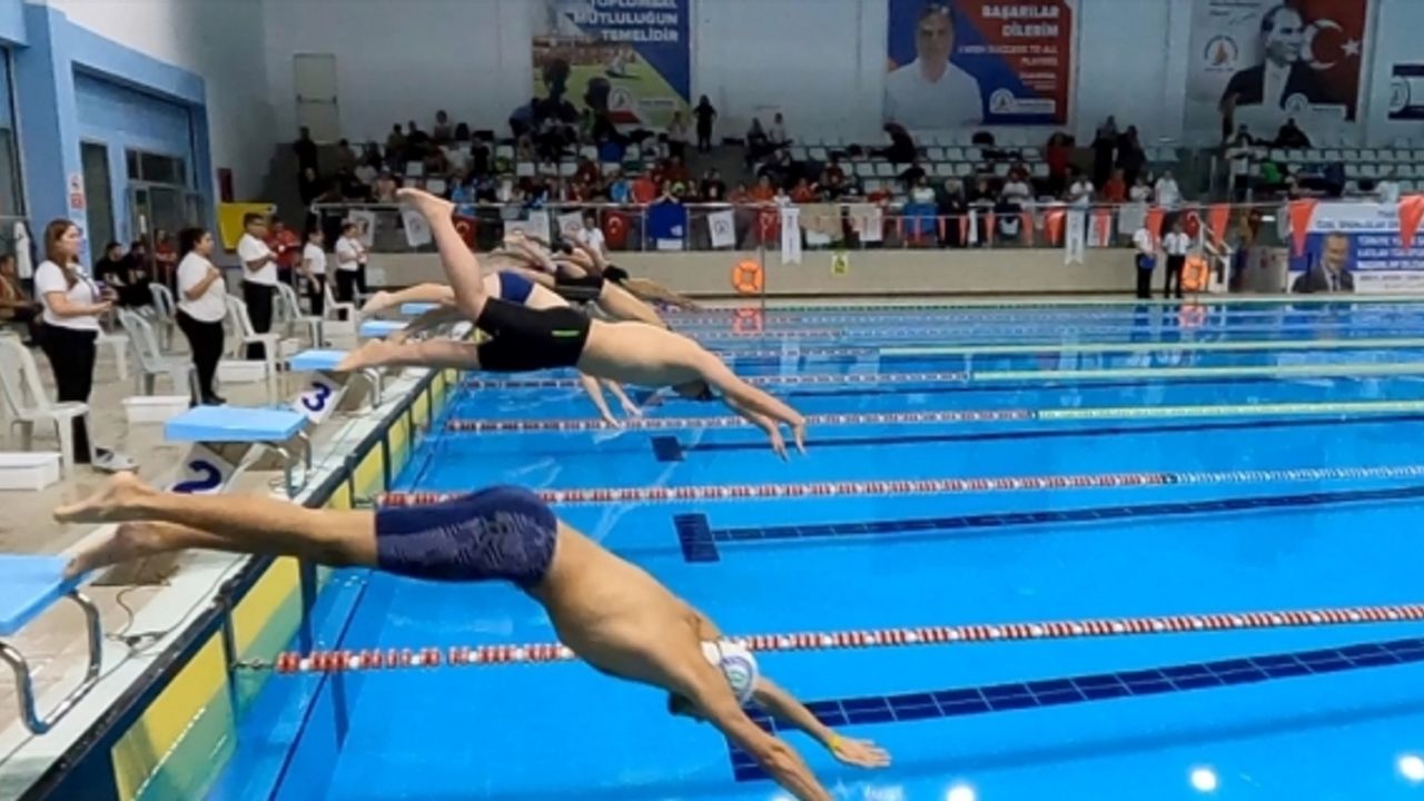 Özel sporcular başarıya kulaç atıyor