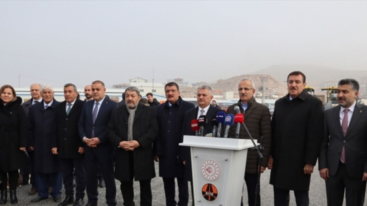 Ulaştırma ve Altyapı Bakanı Uraloğlu, Malatya'da konuştu: