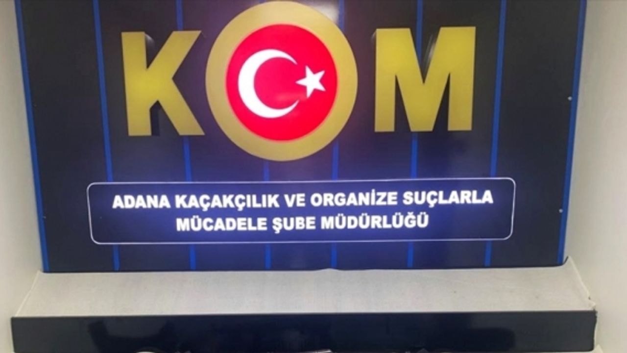 Adana'da bir evde kalaşnikof tüfek ve 2 çelik yelek ele geçirildi