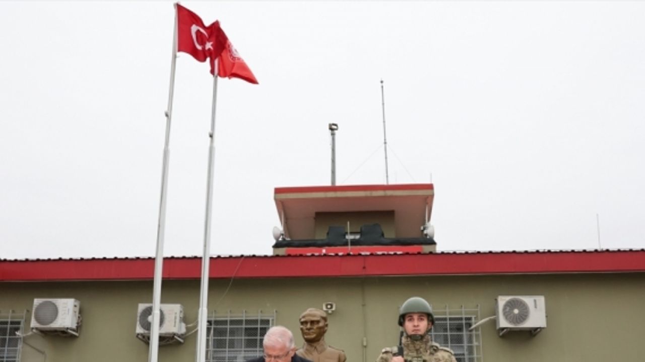 Bakan Güler, Hatay'daki Ziyaret Hudut Karakolu'nda denetlemelerde bulundu