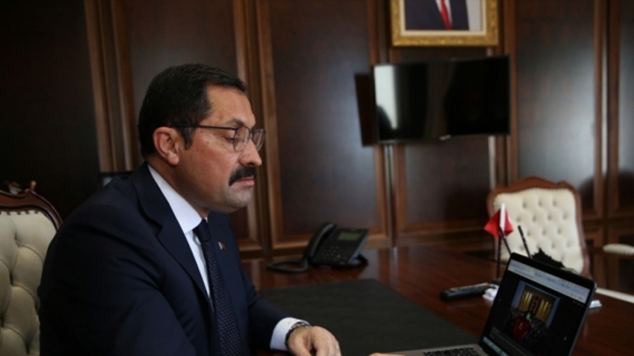 Hatay Valisi Masatlı, AA'nın "Yılın Kareleri"ni oyladı