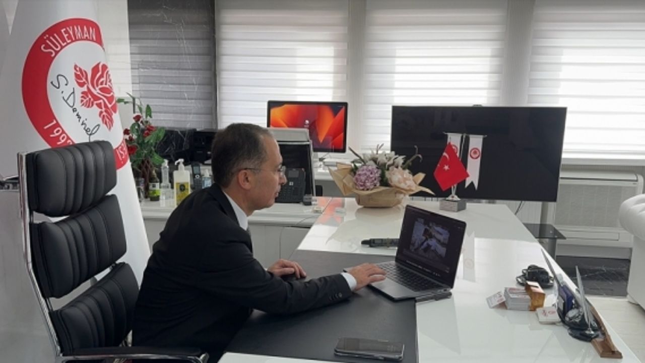 Isparta'da rektörler AA'nın "Yılın Kareleri" oylamasına katıldı