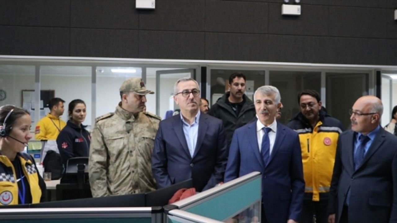 Kahramanmaraş Valisi Ünlüer, yeni yıla görev başında giren personeli ziyaret etti