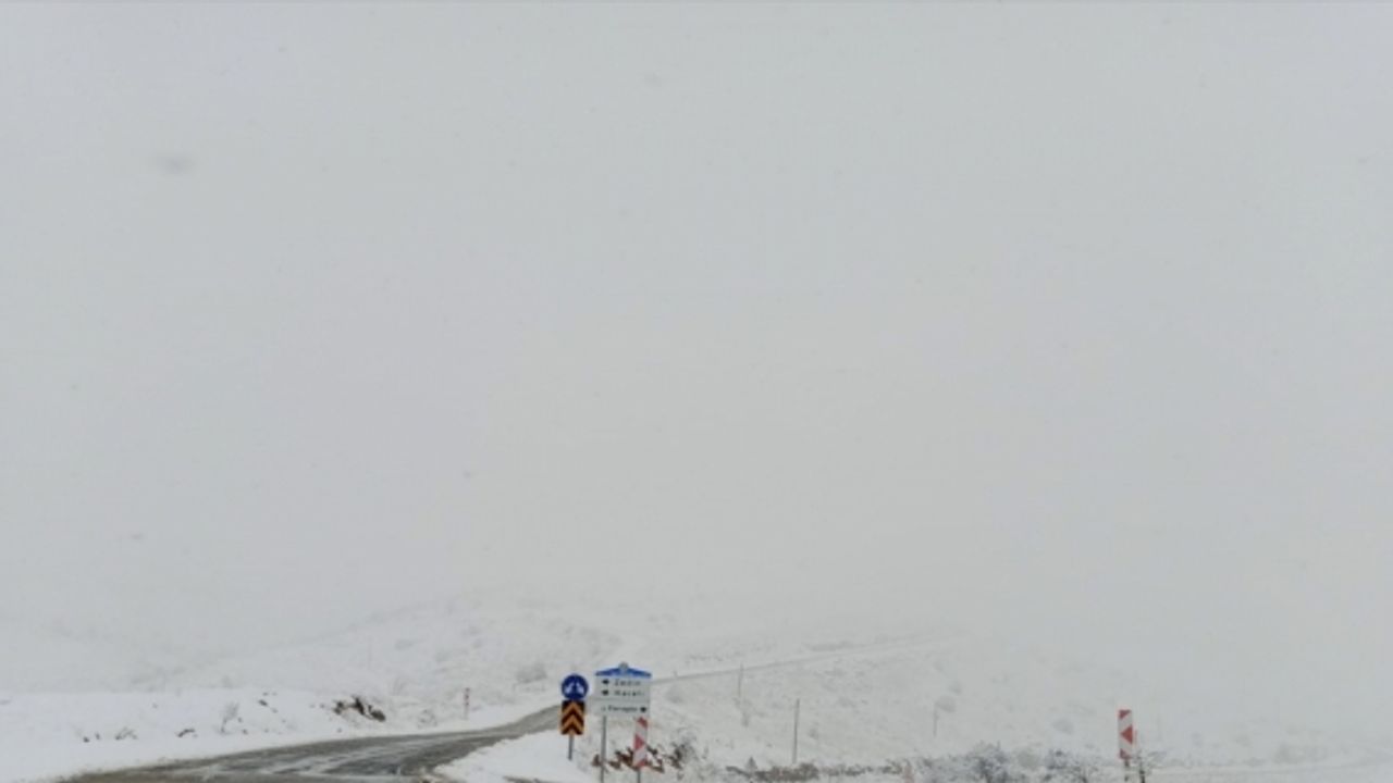 Malatya'da 21 mahalle yolu kar nedeniyle ulaşıma kapandı
