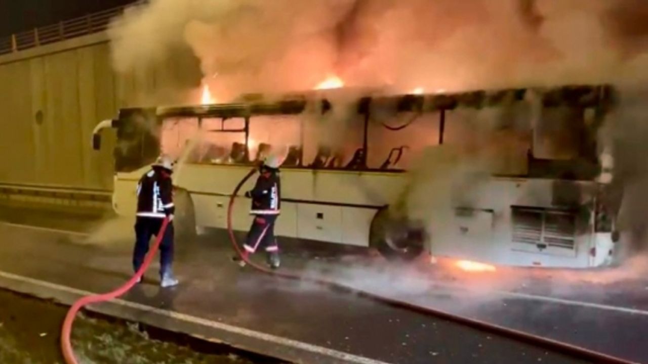 Malatya'da seyir halindeki servis otobüsünde yangın çıktı