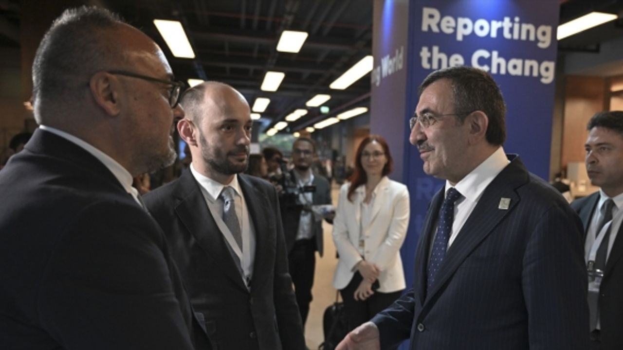 Cumhurbaşkanı Yardımcısı Yılmaz, Antalya Diplomasi Forumu'nda AA standını ziyaret etti