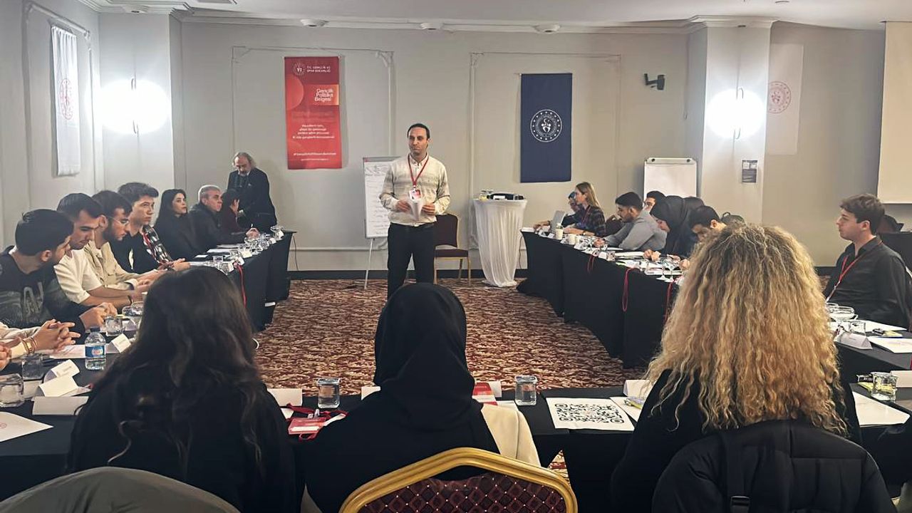Antalya'da "Gençlik Politika Belgesi Vizyon Çalıştayı" gerçekleştirildi